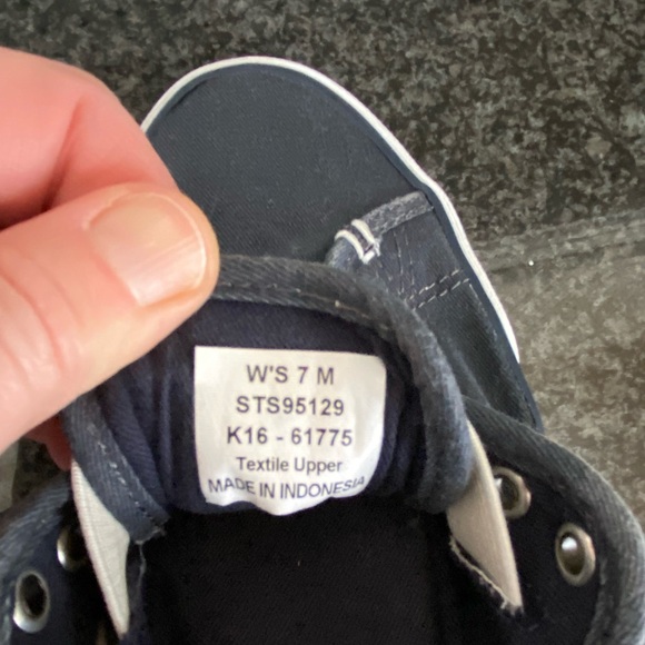 Sperry Navy and White casual sneakers - size 7 - Picture 7 of 8